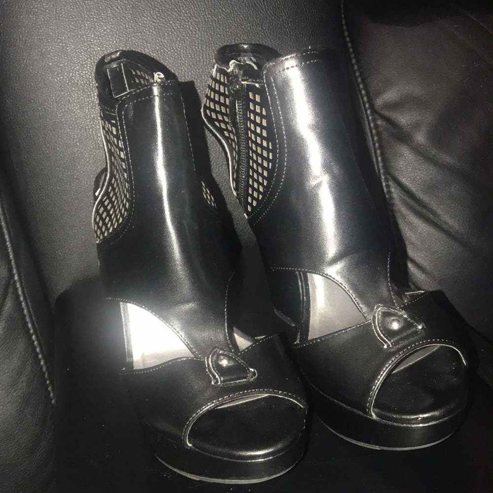 Black High heel boots alike